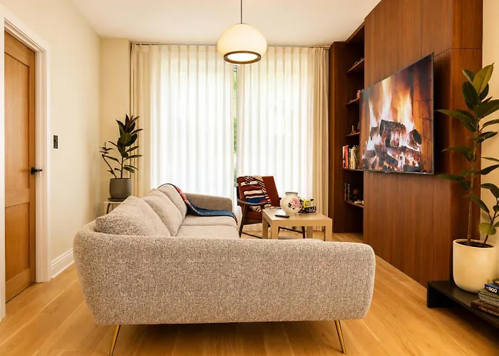 Apartment European Coziness In Bronzeville